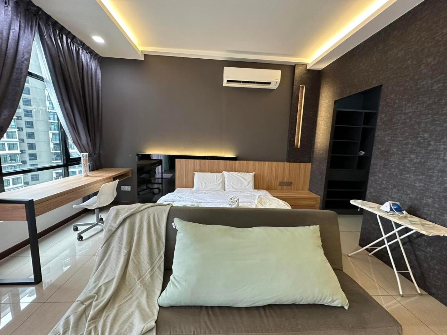 Apartment Molek Regency By Jc