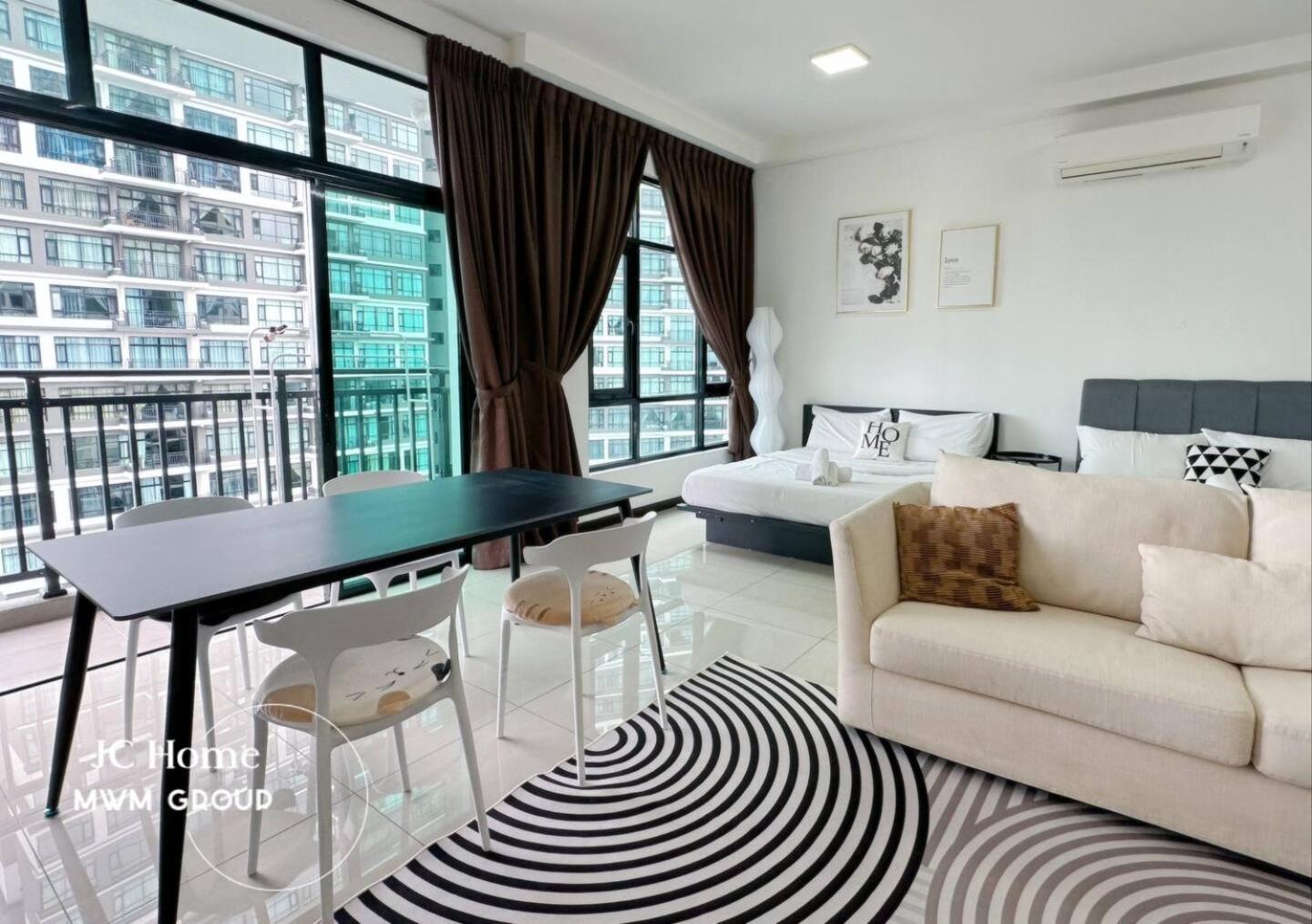 Apartment Molek Regency By Jc *