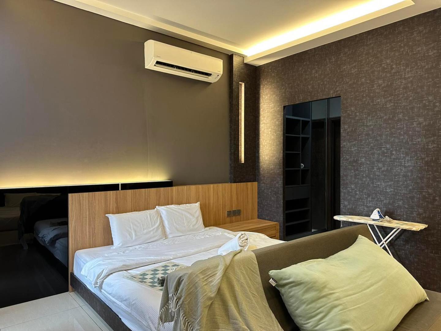 Molek Regency By Jc *